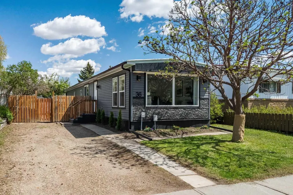 36 Big Hill Way SE Airdrie AB T4A1M7
