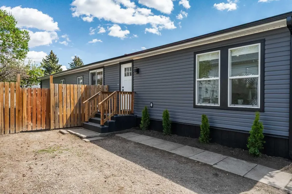 36 Big Hill Way SE Airdrie AB T4A1M7