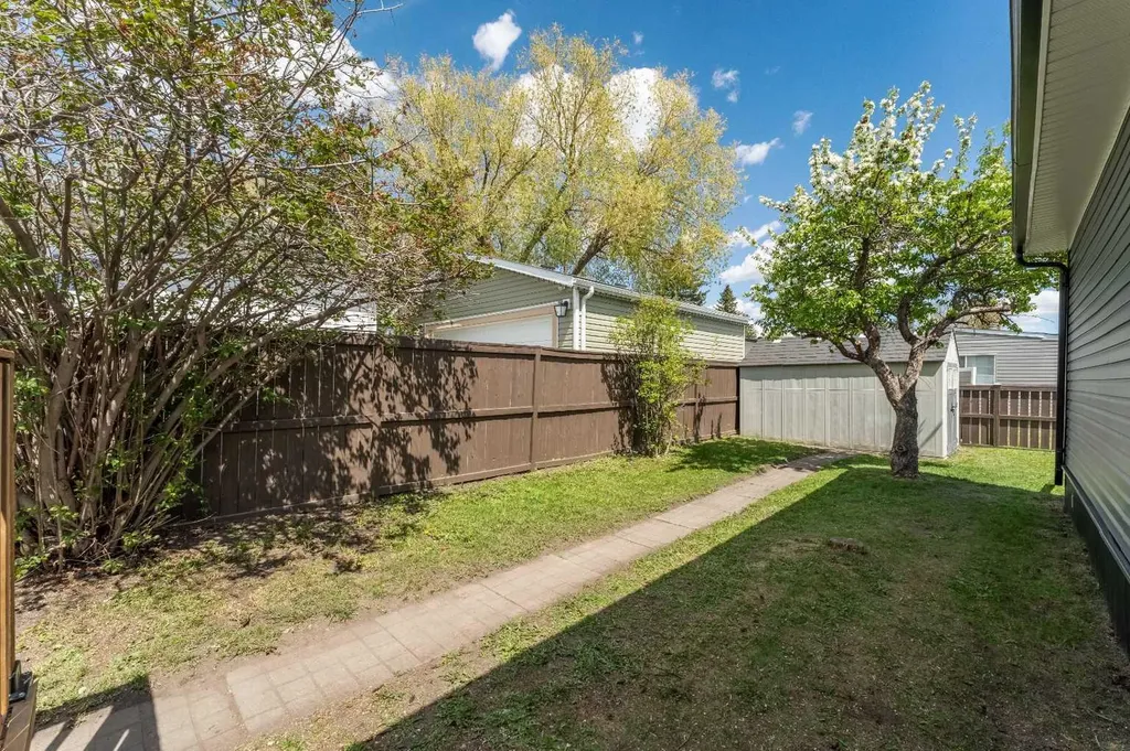 36 Big Hill Way SE Airdrie AB T4A1M7