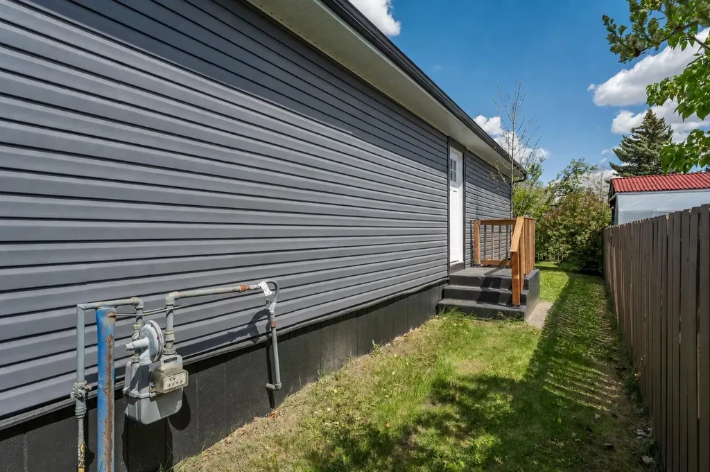 36 Big Hill Way SE Airdrie AB T4A1M7