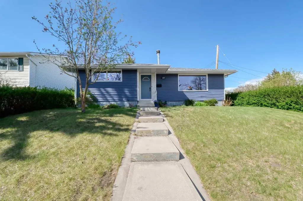 5940 Dalkeith Hill NW Calgary AB T3A 1G6