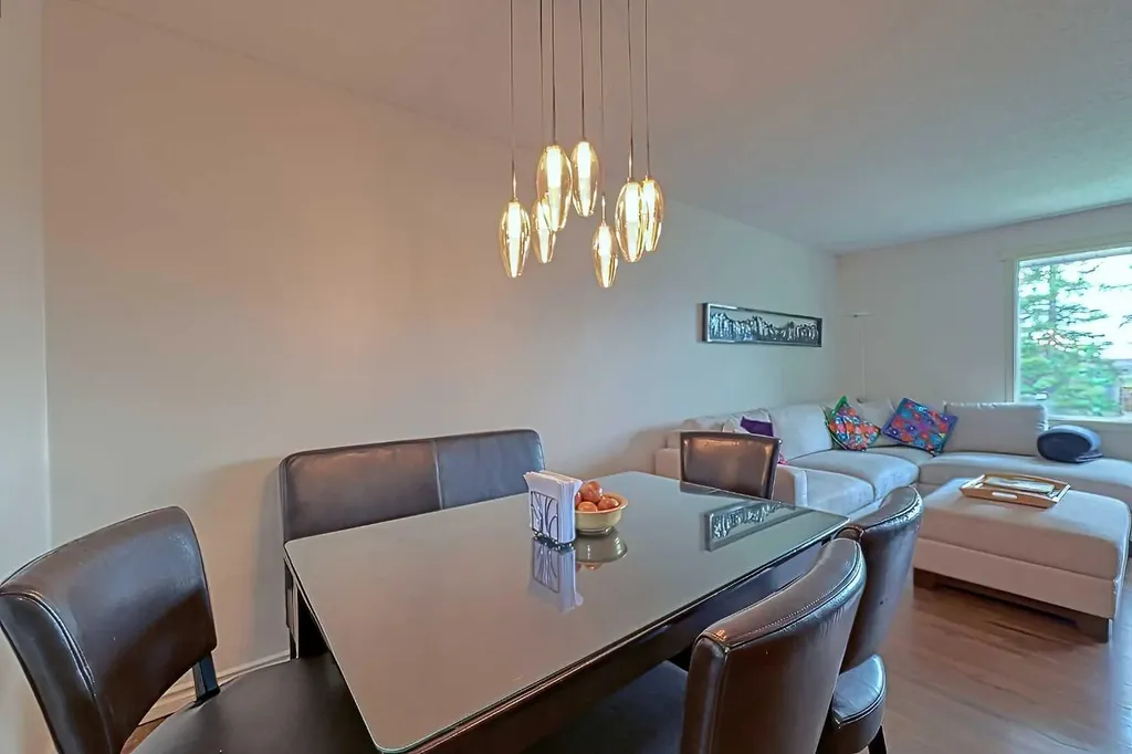 5940 Dalkeith Hill NW Calgary AB T3A 1G6