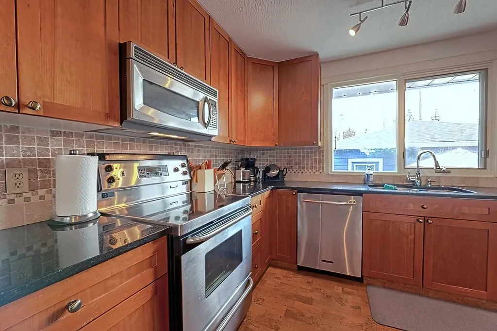 5940 Dalkeith Hill NW Calgary AB T3A 1G6