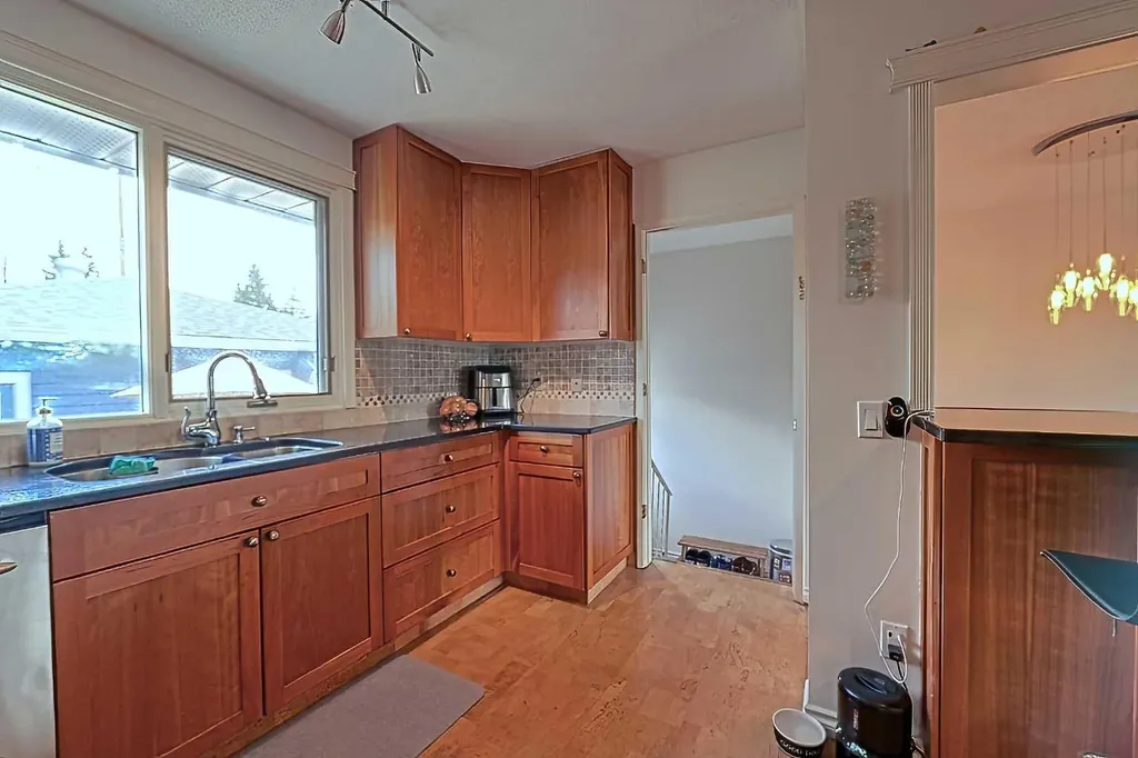 5940 Dalkeith Hill NW Calgary AB T3A 1G6