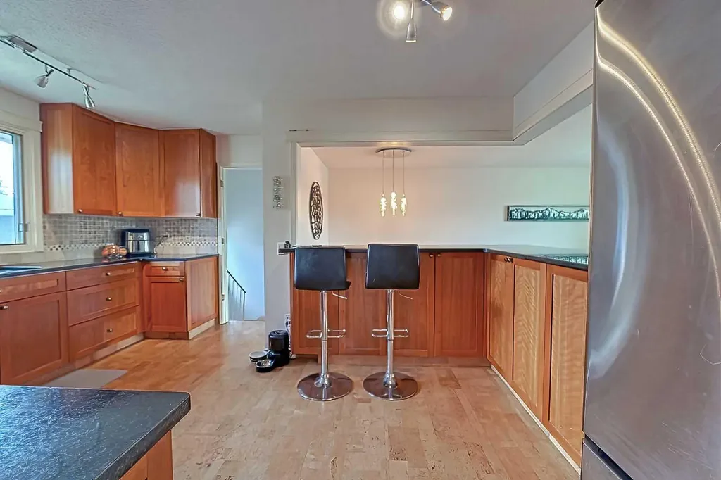 5940 Dalkeith Hill NW Calgary AB T3A 1G6