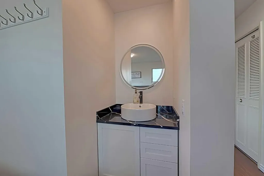 5940 Dalkeith Hill NW Calgary AB T3A 1G6
