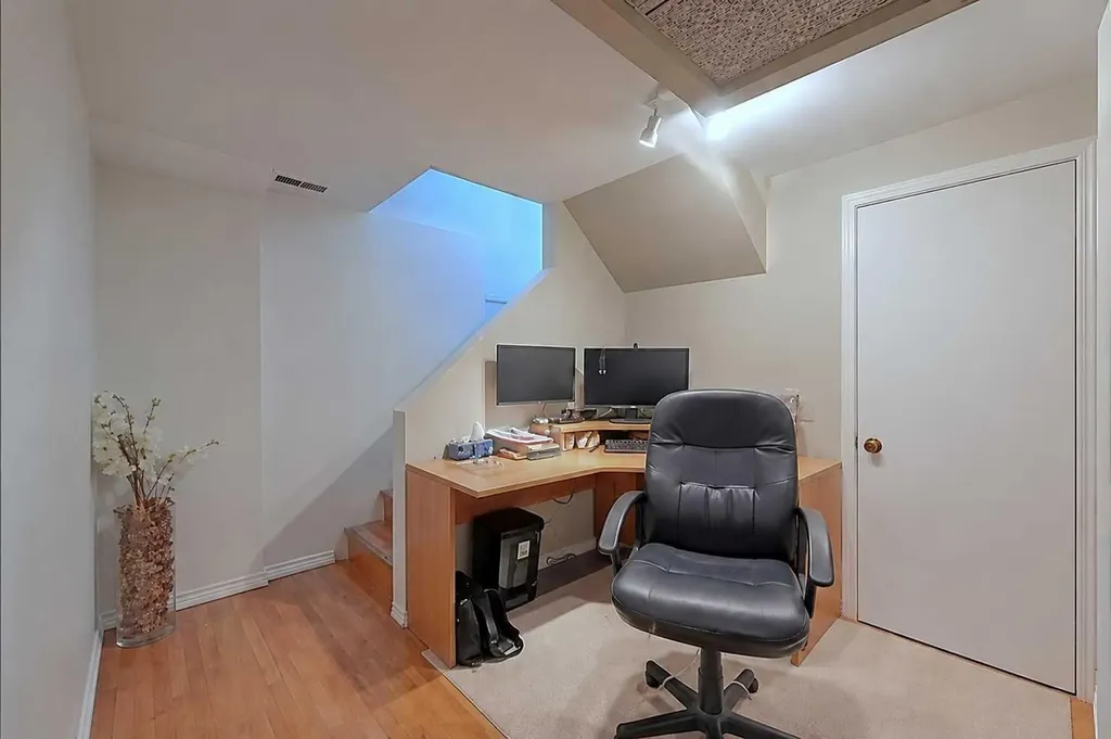 5940 Dalkeith Hill NW Calgary AB T3A 1G6