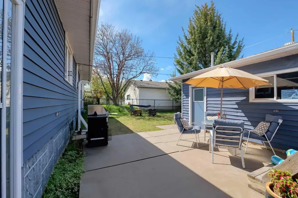 5940 Dalkeith Hill NW Calgary AB T3A 1G6
