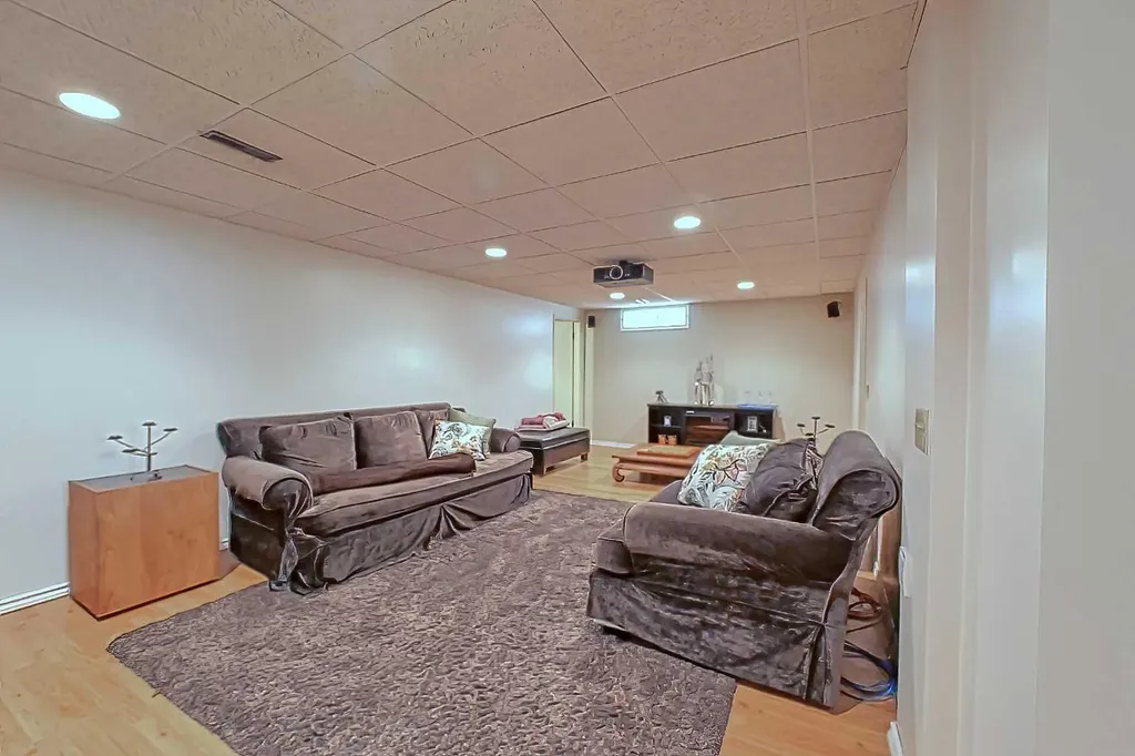 5940 Dalkeith Hill NW Calgary AB T3A 1G6