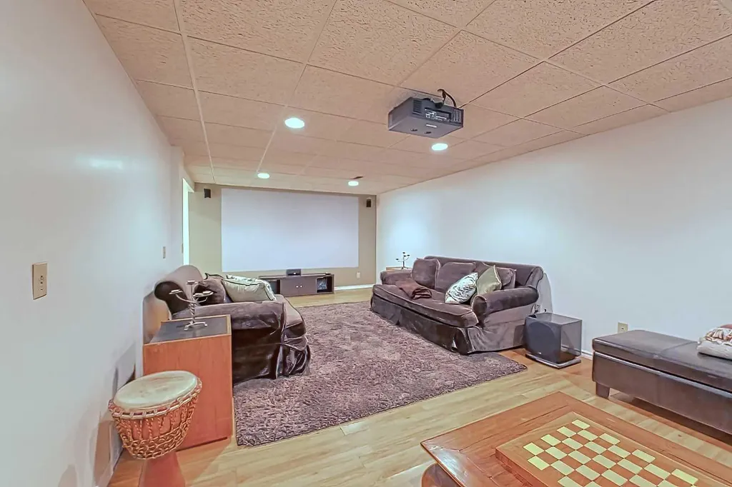 5940 Dalkeith Hill NW Calgary AB T3A 1G6