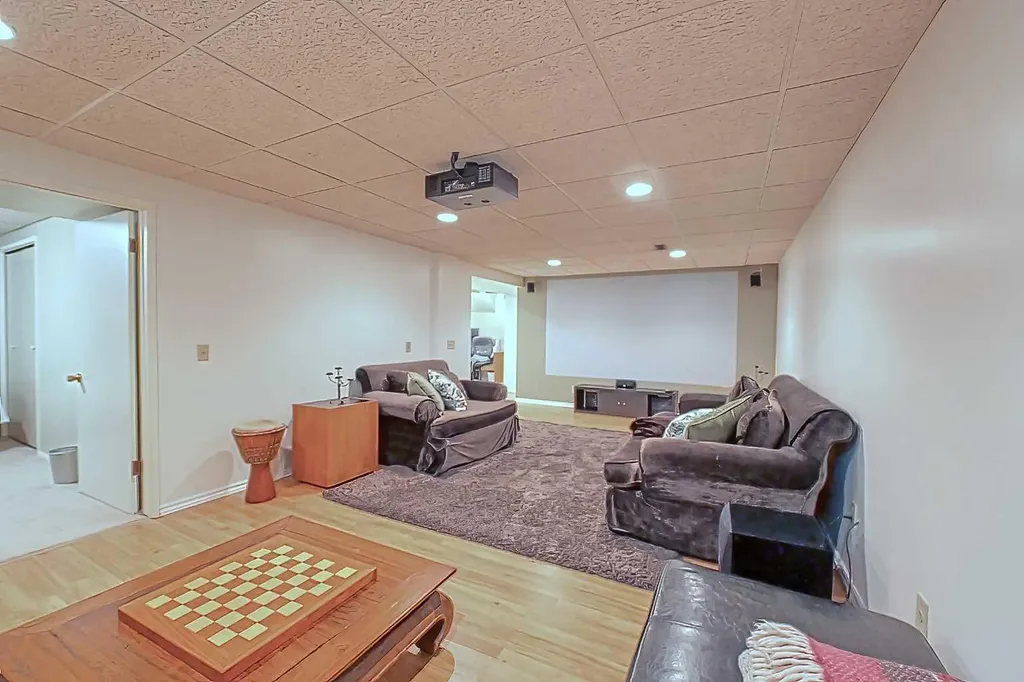 5940 Dalkeith Hill NW Calgary AB T3A 1G6