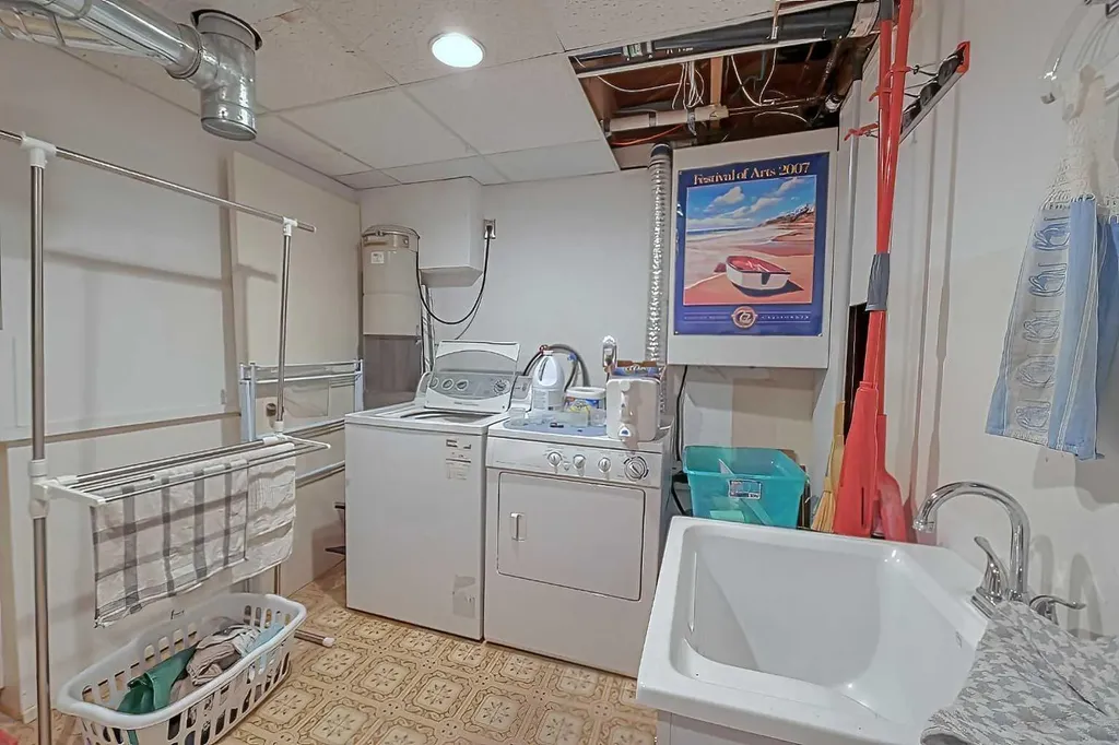 5940 Dalkeith Hill NW Calgary AB T3A 1G6