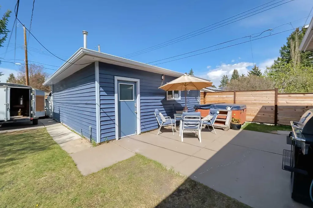5940 Dalkeith Hill NW Calgary AB T3A 1G6