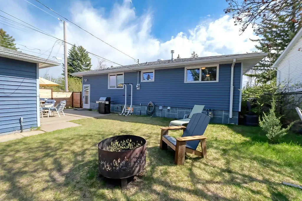 5940 Dalkeith Hill NW Calgary AB T3A 1G6