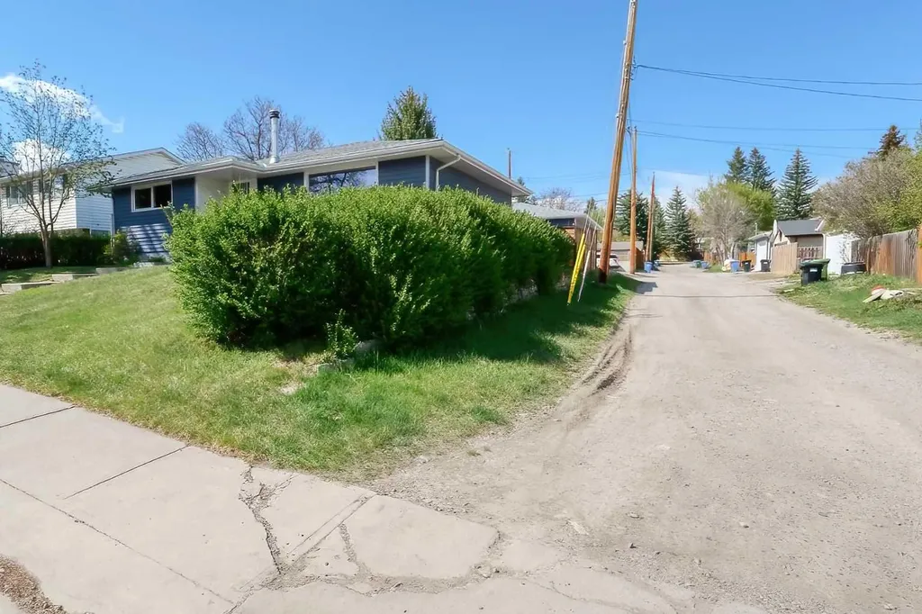5940 Dalkeith Hill NW Calgary AB T3A 1G6