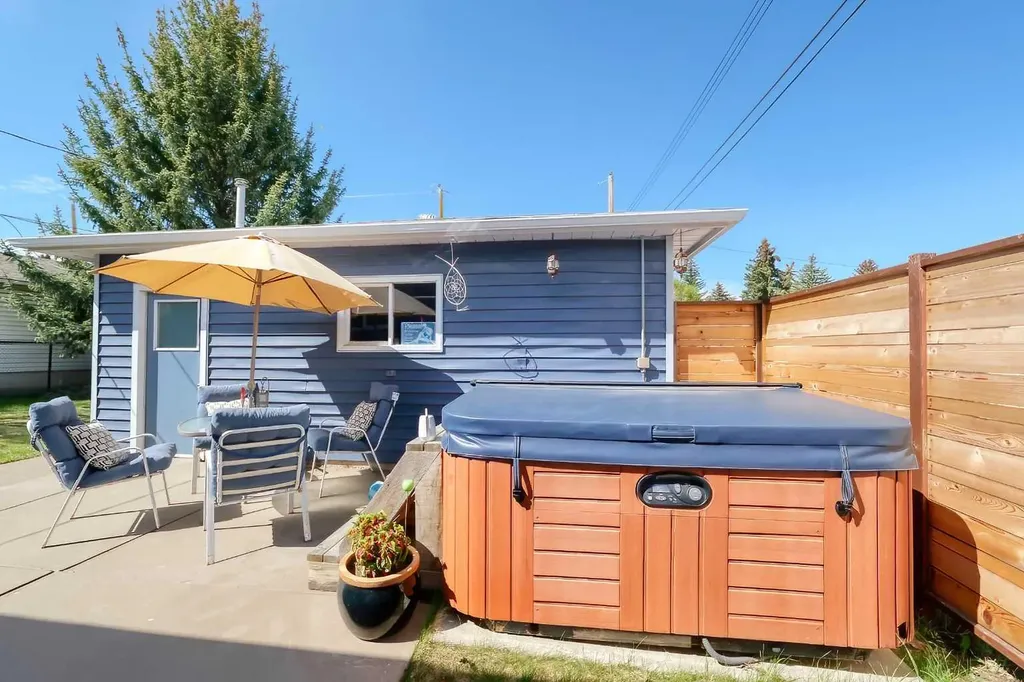 5940 Dalkeith Hill NW Calgary AB T3A 1G6