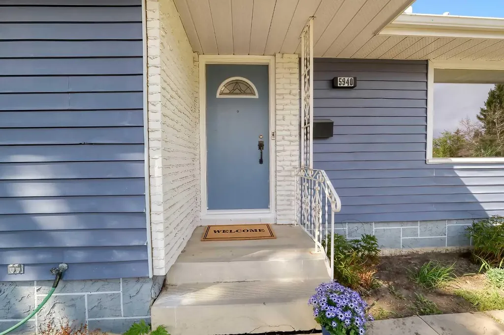 5940 Dalkeith Hill NW Calgary AB T3A 1G6