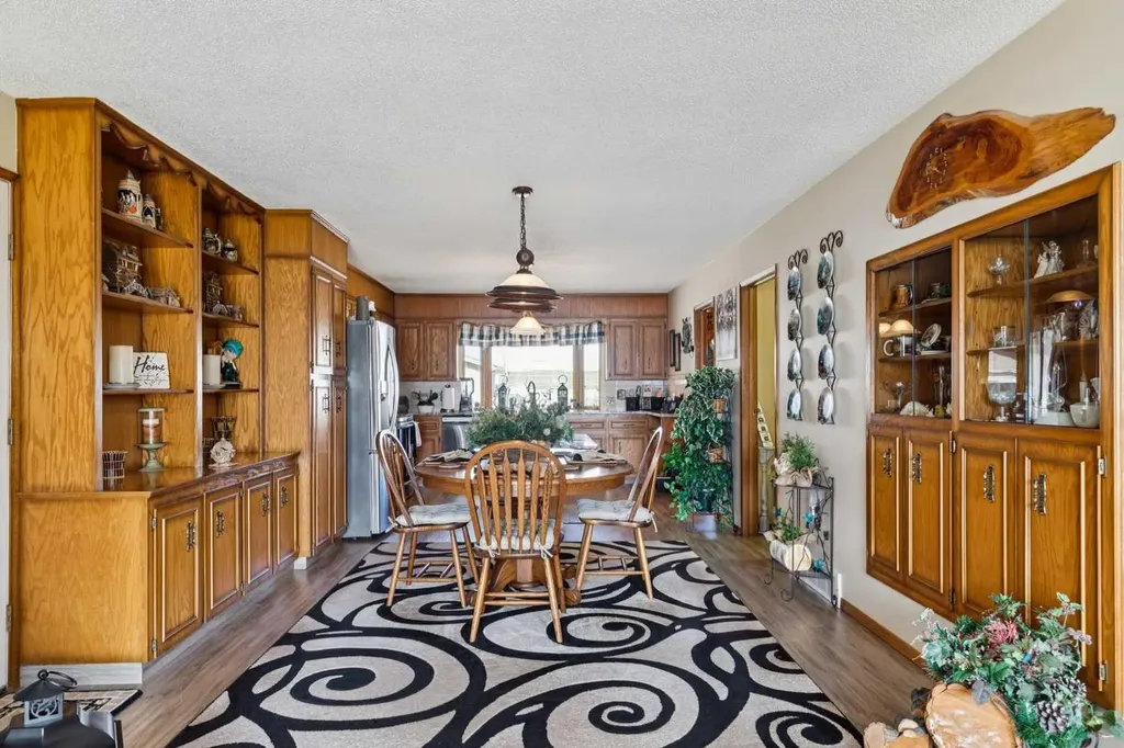 275 East Chestermere Drive Chestermere AB T1X1A2