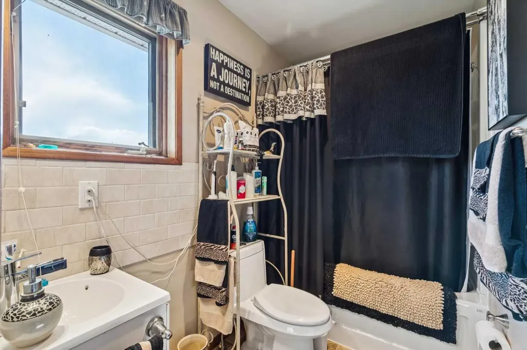 275 East Chestermere Drive Chestermere AB T1X1A2