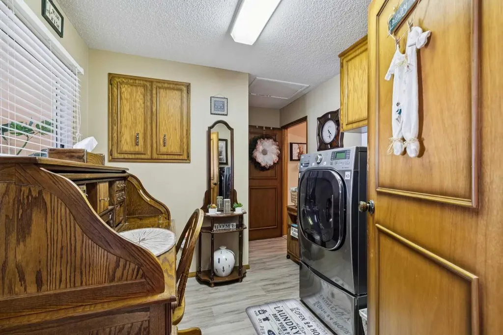 275 East Chestermere Drive Chestermere AB T1X1A2