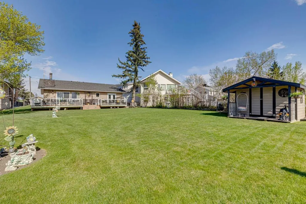 275 East Chestermere Drive Chestermere AB T1X1A2