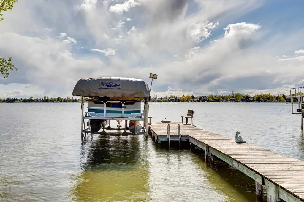 275 East Chestermere Drive Chestermere AB T1X1A2