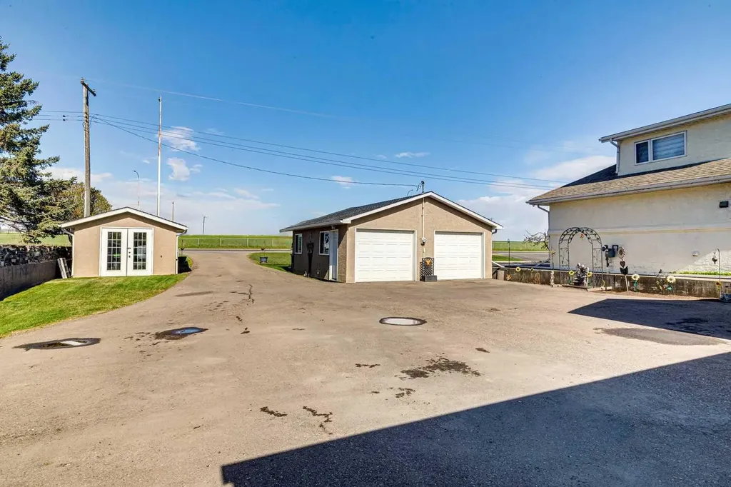 275 East Chestermere Drive Chestermere AB T1X1A2