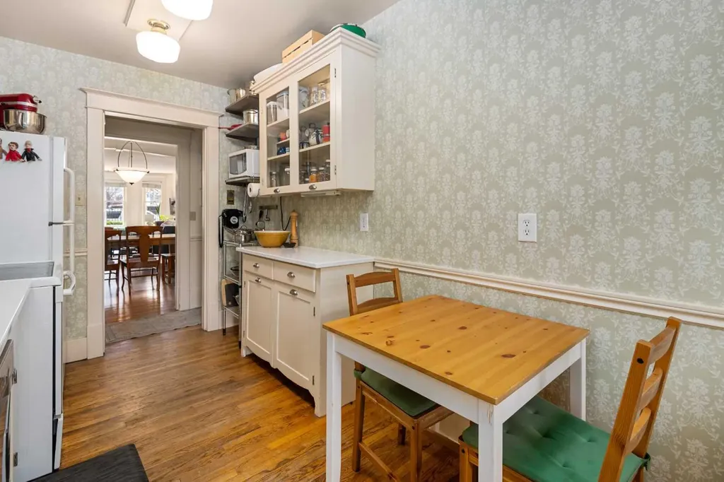 904 Memorial Drive NW Calgary AB T2N 3C9