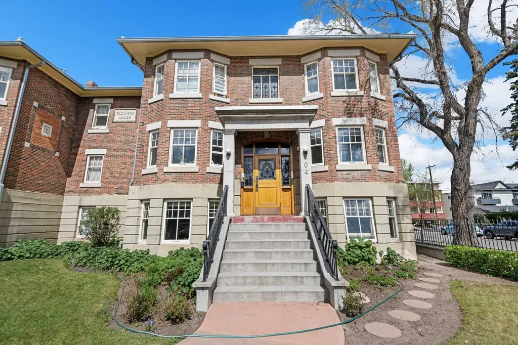904 Memorial Drive NW Calgary AB T2N 3C9