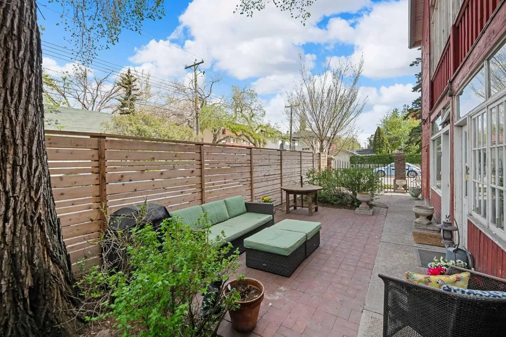 904 Memorial Drive NW Calgary AB T2N 3C9