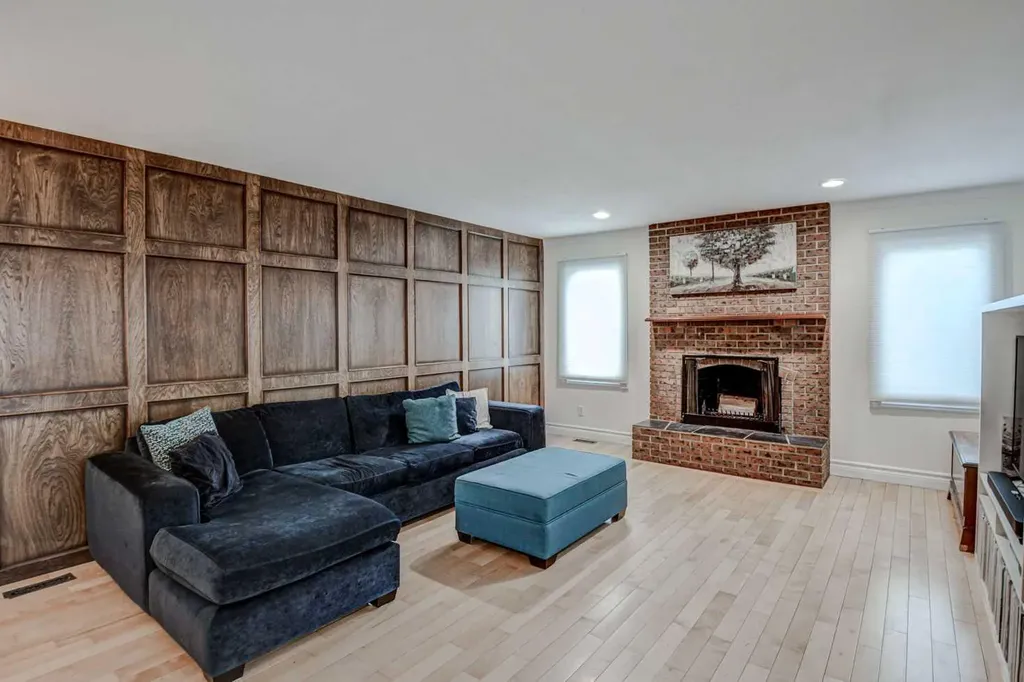 8116 33 Avenue NW Calgary AB T3B 1L8