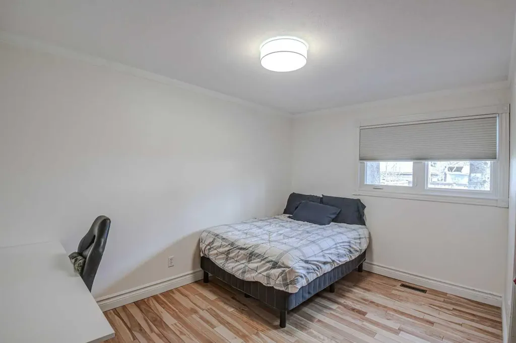 8116 33 Avenue NW Calgary AB T3B 1L8