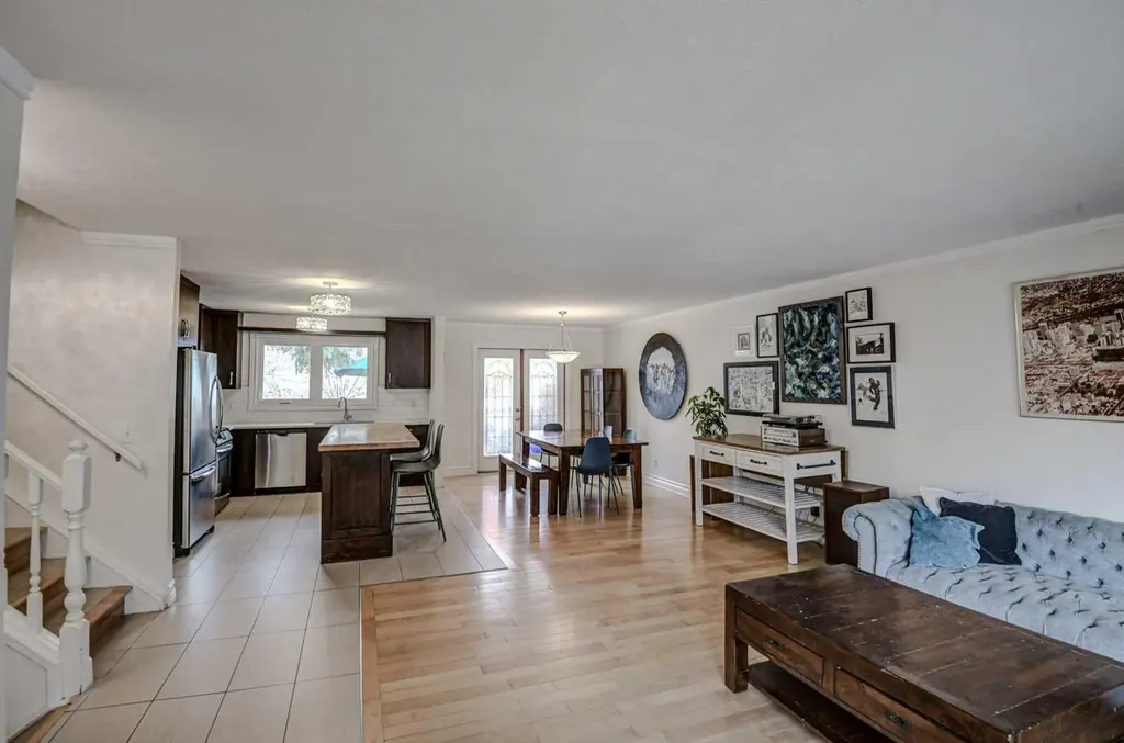 8116 33 Avenue NW Calgary AB T3B 1L8