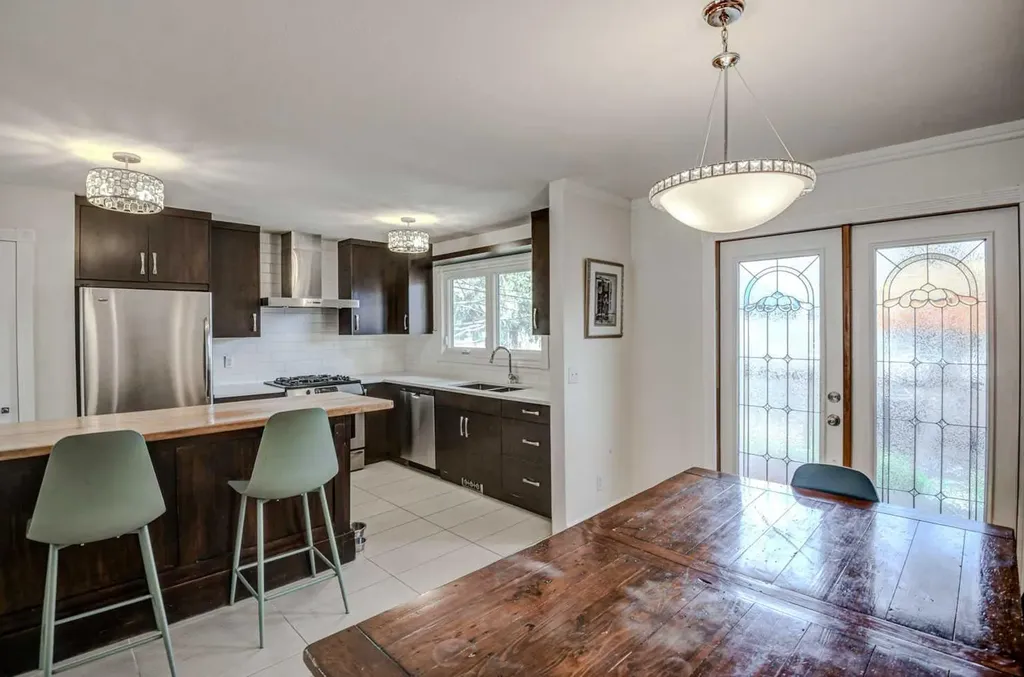 8116 33 Avenue NW Calgary AB T3B 1L8