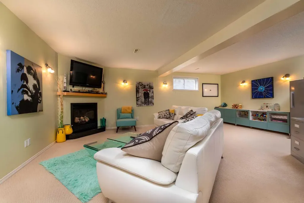 3906 63a Avenue Lloydminster AB T9V 2X8