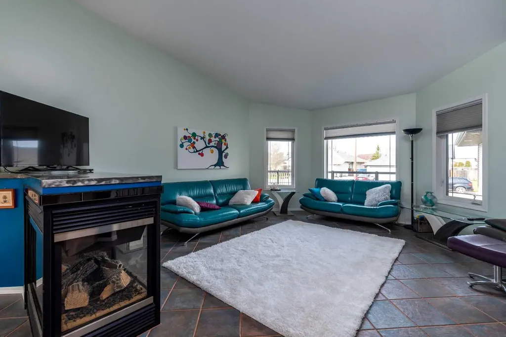 3906 63a Avenue Lloydminster AB T9V 2X8