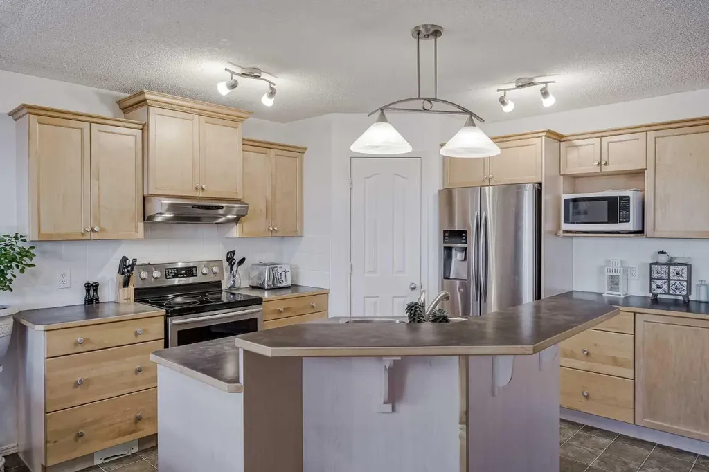 212 Cove Court Chestermere AB T1X 1L5