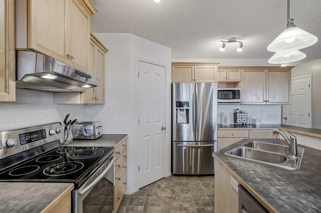 212 Cove Court Chestermere AB T1X 1L5