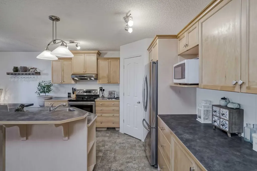 212 Cove Court Chestermere AB T1X 1L5