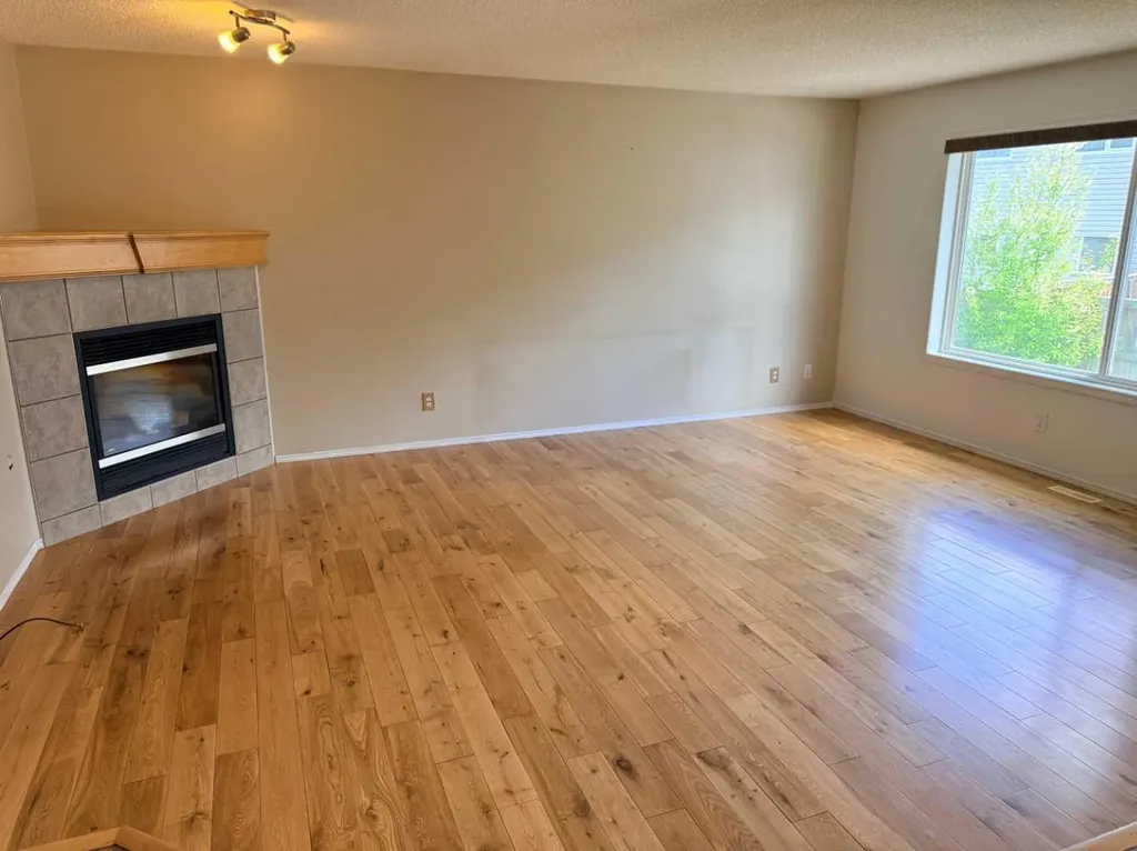 212 Cove Court Chestermere AB T1X 1L5