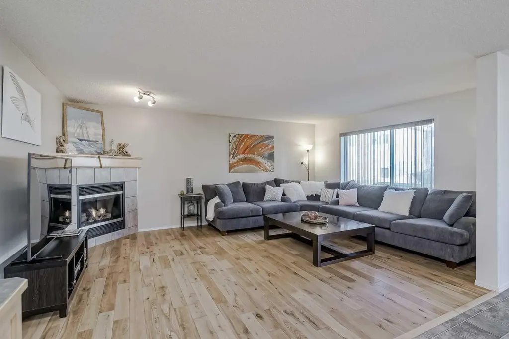 212 Cove Court Chestermere AB T1X 1L5