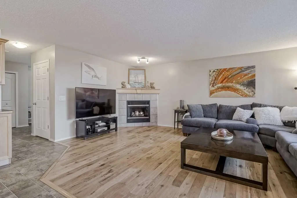 212 Cove Court Chestermere AB T1X 1L5