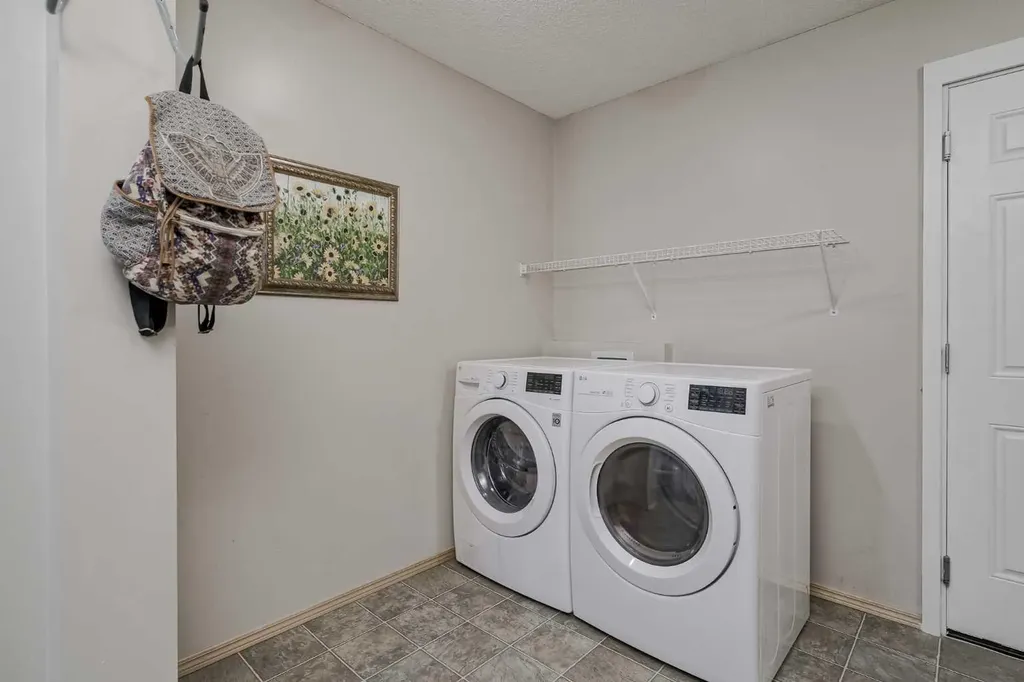 212 Cove Court Chestermere AB T1X 1L5