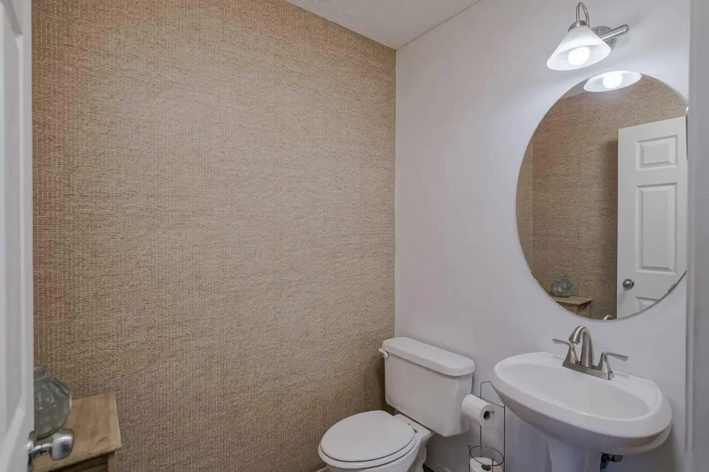 212 Cove Court Chestermere AB T1X 1L5