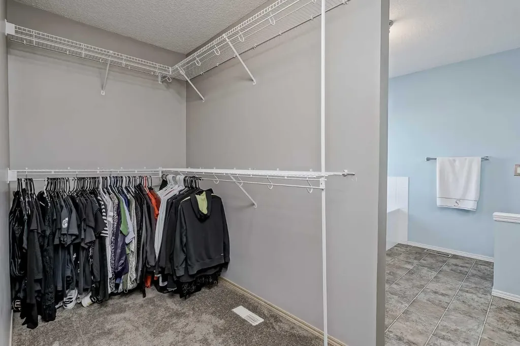 212 Cove Court Chestermere AB T1X 1L5