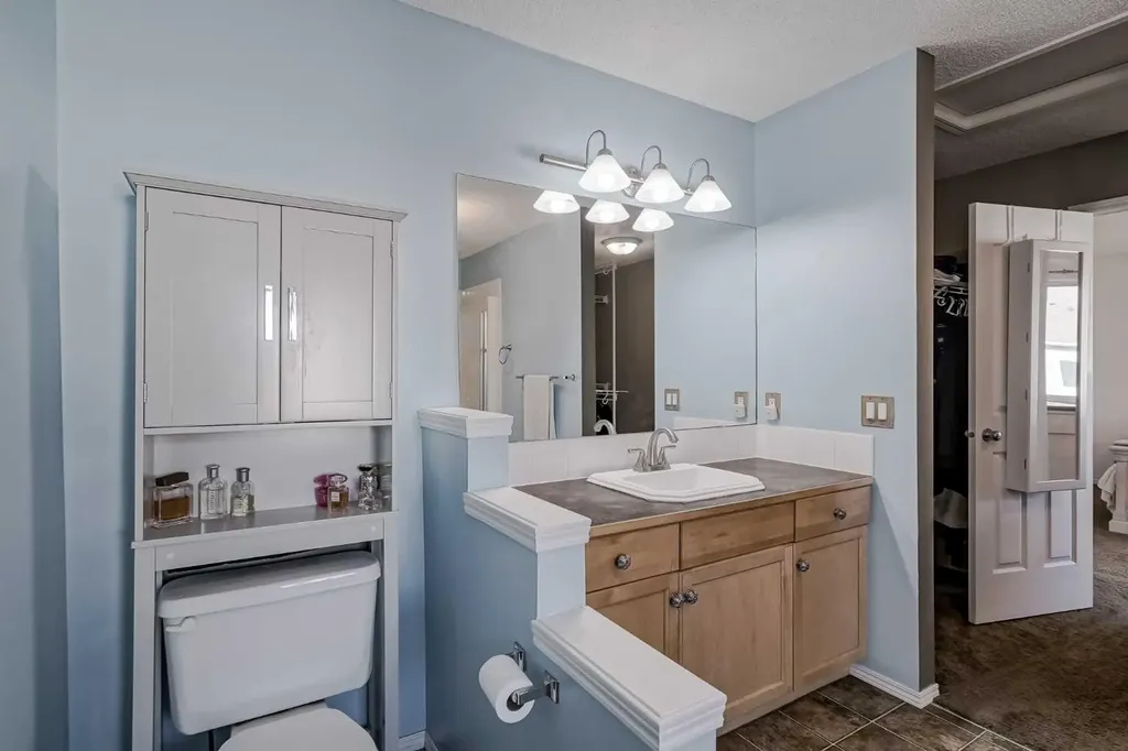 212 Cove Court Chestermere AB T1X 1L5