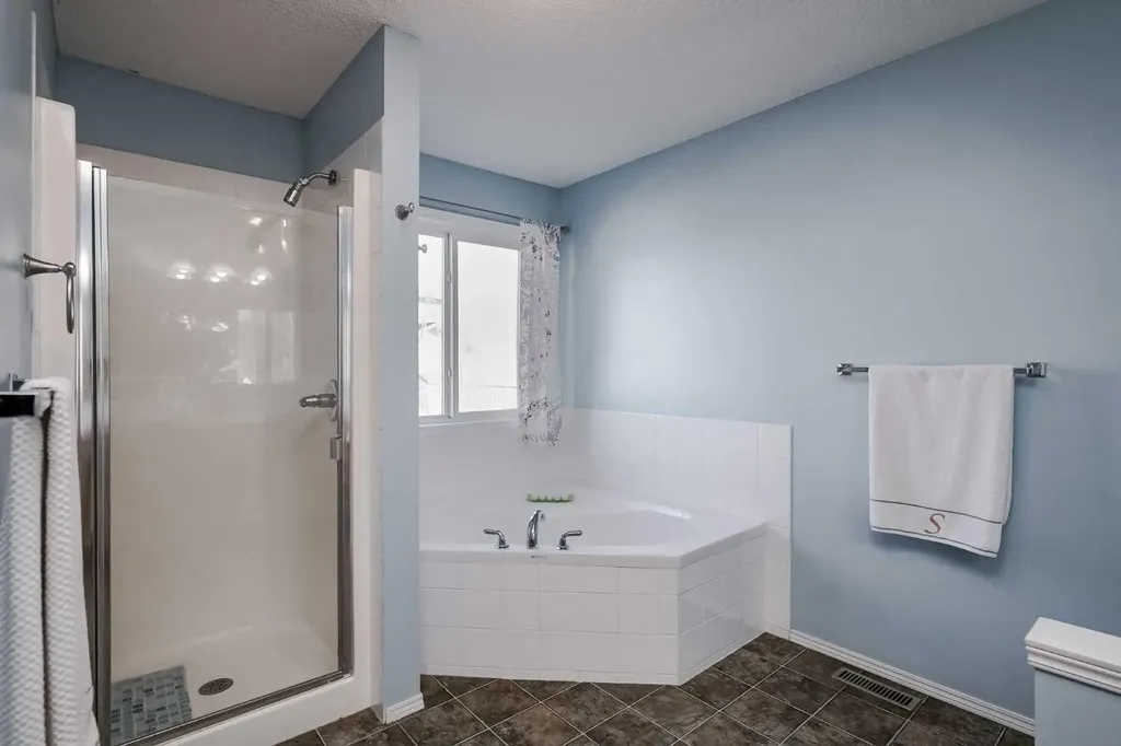 212 Cove Court Chestermere AB T1X 1L5