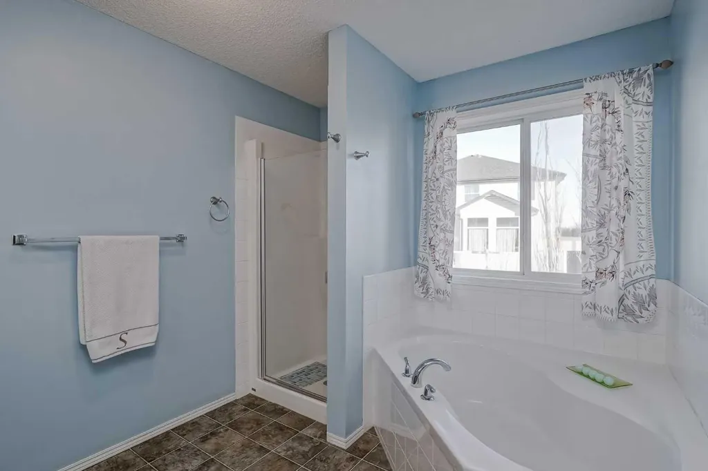 212 Cove Court Chestermere AB T1X 1L5