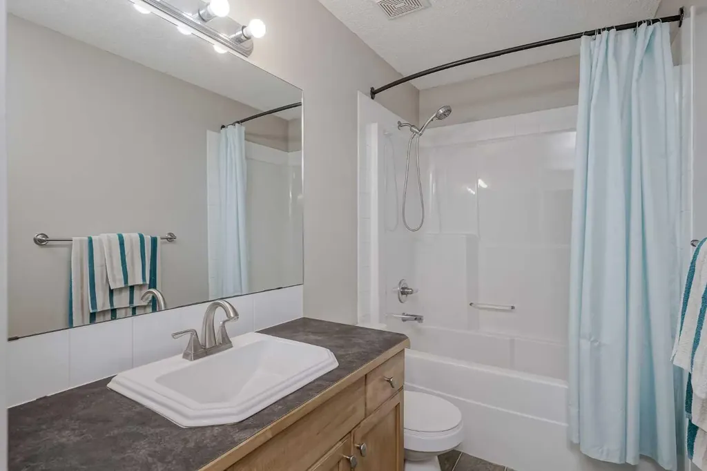 212 Cove Court Chestermere AB T1X 1L5