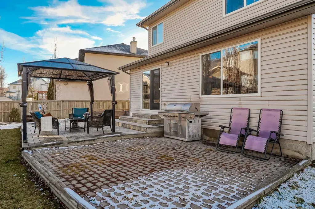 212 Cove Court Chestermere AB T1X 1L5